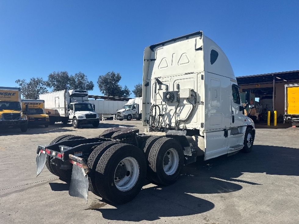 Sleeper Tractor-Heavy Duty Tractors-Freightliner-2019-Cascadia 12564ST-Fontana-CA-768,084\n\t\tmiles-$ 31,750 - Image 7