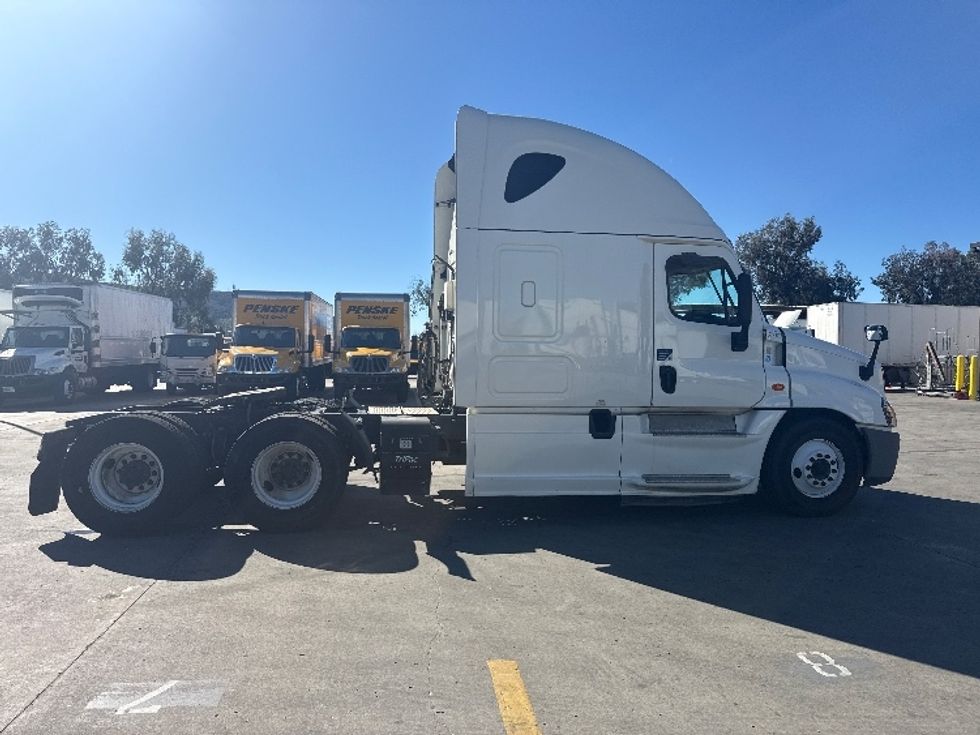 Sleeper Tractor-Heavy Duty Tractors-Freightliner-2019-Cascadia 12564ST-Fontana-CA-768,084\n\t\tmiles-$ 31,750 - Image 8