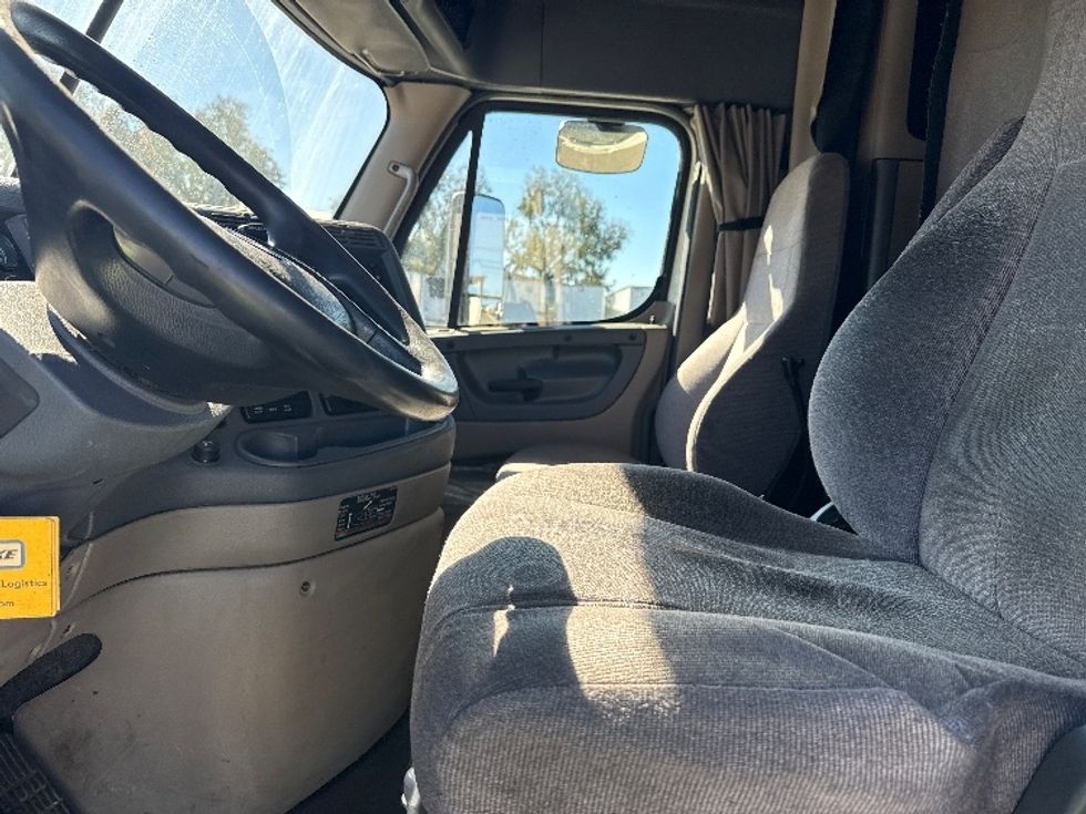 Sleeper Tractor-Heavy Duty Tractors-Freightliner-2019-Cascadia 12564ST-Fontana-CA-793,247\n\t\tmiles-$ 32,250 - Image 10