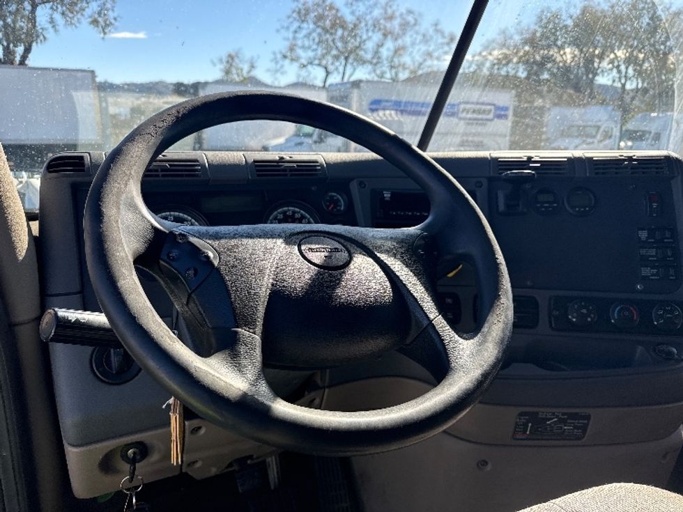 Sleeper Tractor-Heavy Duty Tractors-Freightliner-2019-Cascadia 12564ST-Fontana-CA-793,247\n\t\tmiles-$ 32,250 - Image 11