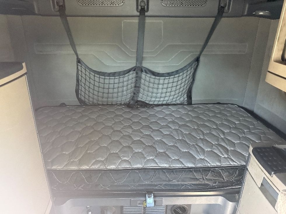 Sleeper Tractor-Heavy Duty Tractors-Freightliner-2019-Cascadia 12564ST-Fontana-CA-793,247\n\t\tmiles-$ 32,250 - Image 16