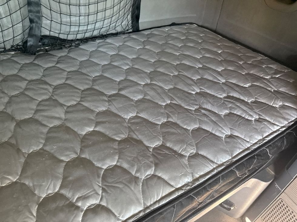 Sleeper Tractor-Heavy Duty Tractors-Freightliner-2019-Cascadia 12564ST-Fontana-CA-793,247\n\t\tmiles-$ 32,250 - Image 17