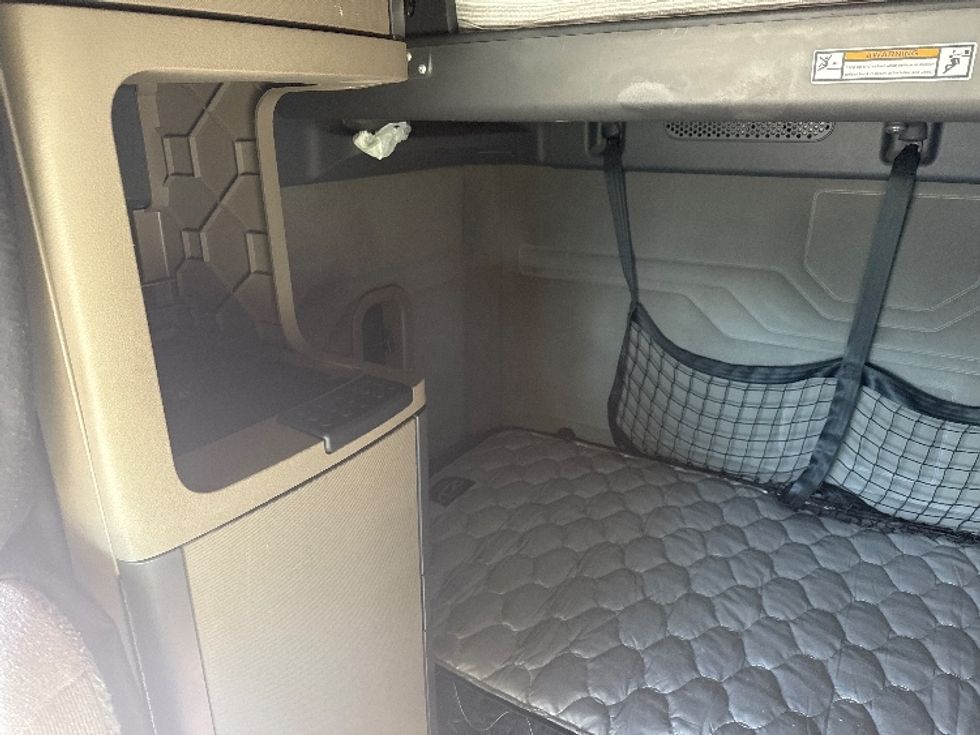 Sleeper Tractor-Heavy Duty Tractors-Freightliner-2019-Cascadia 12564ST-Fontana-CA-793,247\n\t\tmiles-$ 32,250 - Image 20