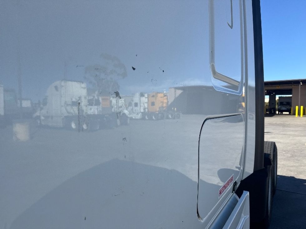 Sleeper Tractor-Heavy Duty Tractors-Freightliner-2019-Cascadia 12564ST-Fontana-CA-793,247\n\t\tmiles-$ 32,250 - Image 26