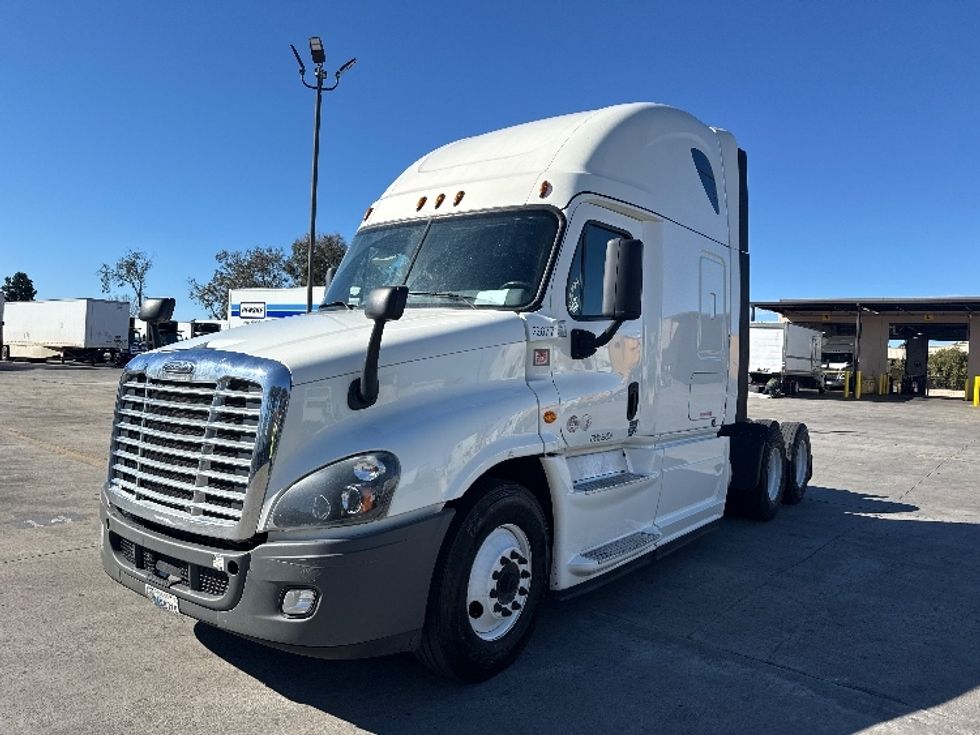 Sleeper Tractor-Heavy Duty Tractors-Freightliner-2019-Cascadia 12564ST-Fontana-CA-793,247\n\t\tmiles-$ 32,250 - Image 3