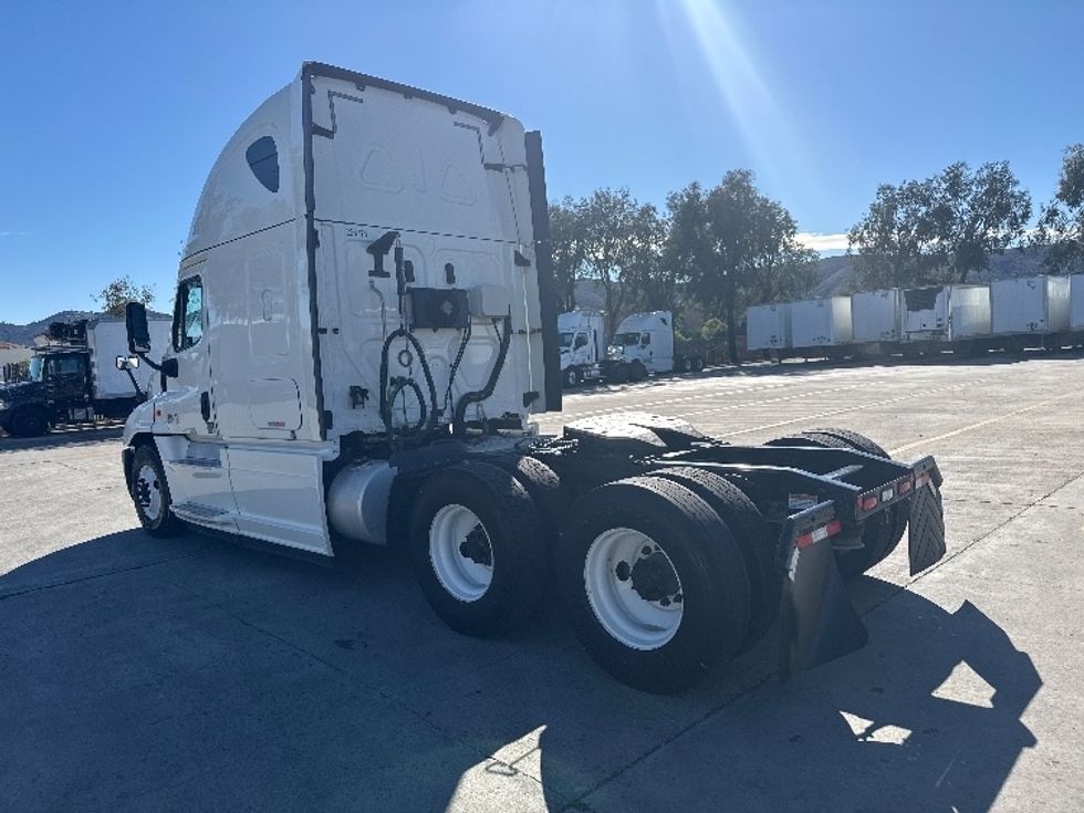 Sleeper Tractor-Heavy Duty Tractors-Freightliner-2019-Cascadia 12564ST-Fontana-CA-793,247\n\t\tmiles-$ 32,250 - Image 5