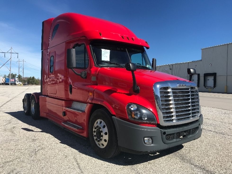 Sleeper Tractor-Heavy Duty Tractors-Freightliner-2019-Cascadia 12564ST-Fredonia-NY-598,021\n\t\tmiles-$ 40,250 - Image 1