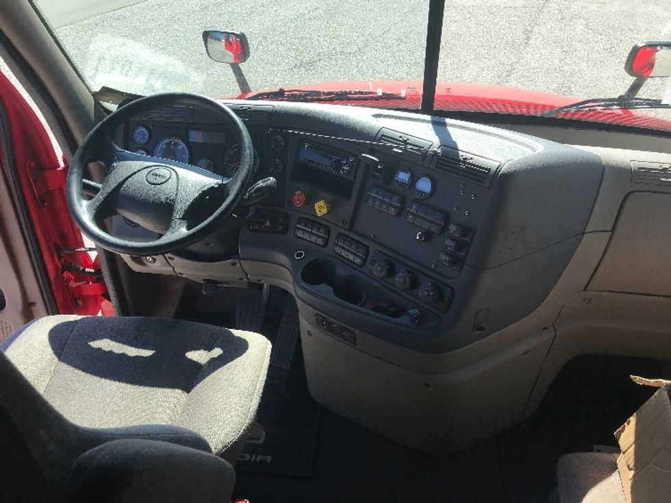 Sleeper Tractor-Heavy Duty Tractors-Freightliner-2019-Cascadia 12564ST-Fredonia-NY-598,021\n\t\tmiles-$ 40,250 - Image 12