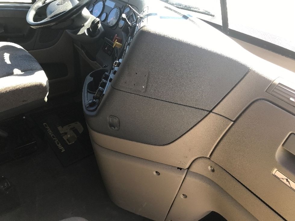 Sleeper Tractor-Heavy Duty Tractors-Freightliner-2019-Cascadia 12564ST-Fredonia-NY-598,021\n\t\tmiles-$ 40,250 - Image 15
