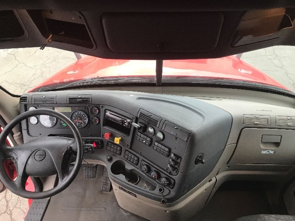 Sleeper Tractor-Heavy Duty Tractors-Freightliner-2019-Cascadia 12564ST-Fredonia-NY-695,701\n\t\tmiles-$ 34,750 - Image 12