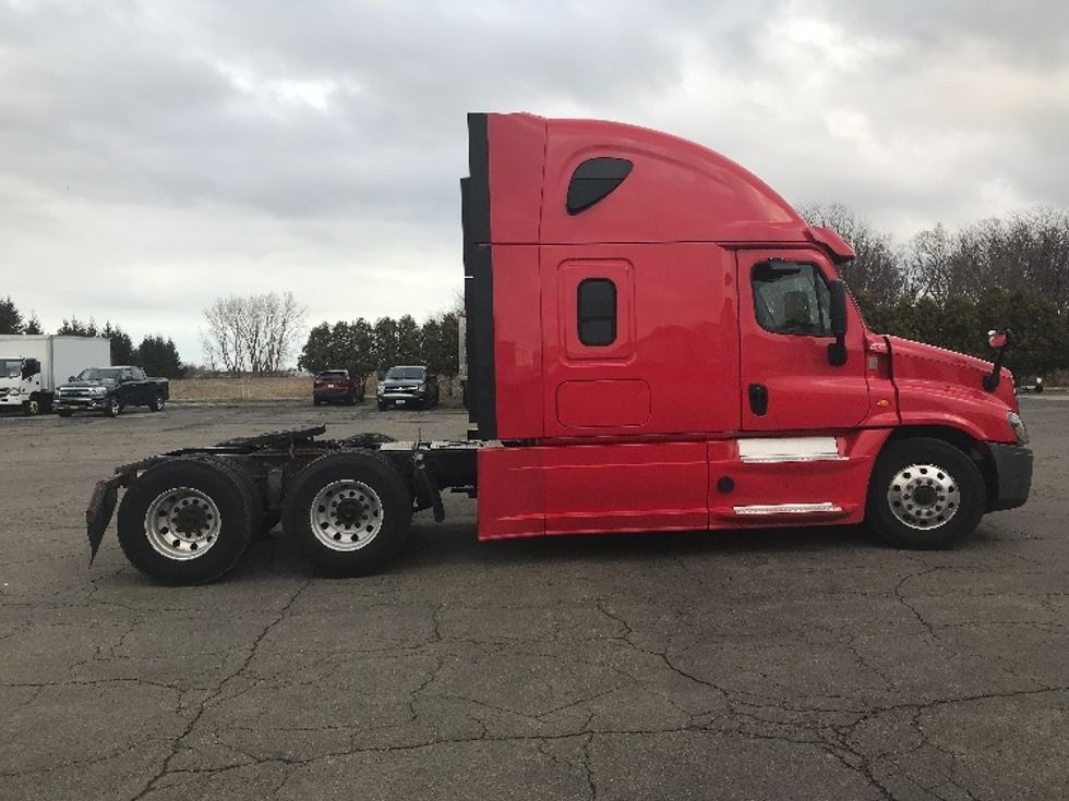 Sleeper Tractor-Heavy Duty Tractors-Freightliner-2019-Cascadia 12564ST-Fredonia-NY-695,701\n\t\tmiles-$ 34,750 - Image 8