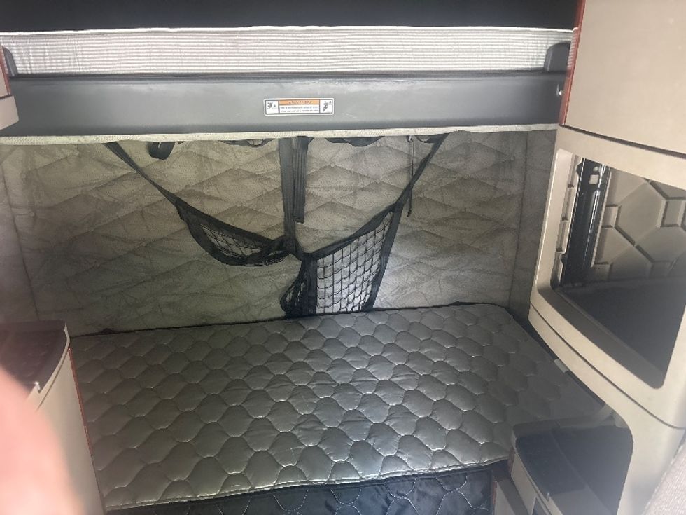 Sleeper Tractor-Heavy Duty Tractors-Freightliner-2019-Cascadia 12564ST-Gainesville-GA-617,284\n\t\tmiles-$ 48,250 - Image 16