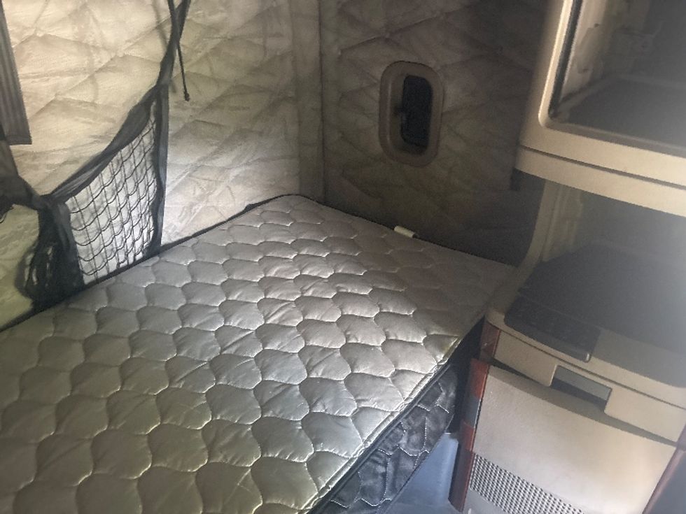 Sleeper Tractor-Heavy Duty Tractors-Freightliner-2019-Cascadia 12564ST-Gainesville-GA-617,284\n\t\tmiles-$ 48,250 - Image 18