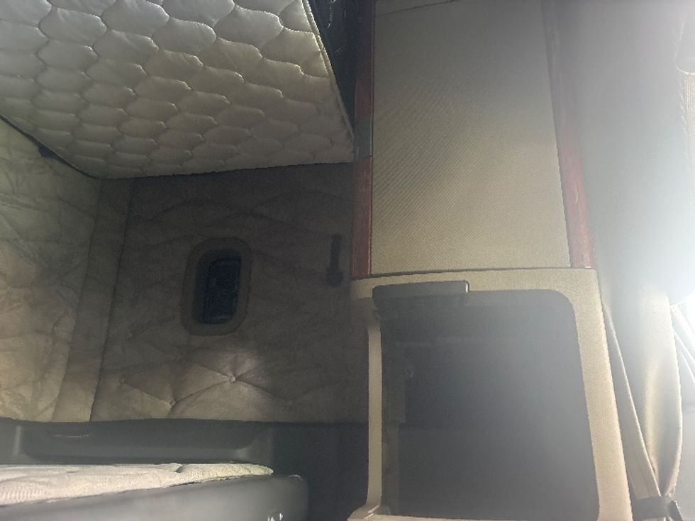 Sleeper Tractor-Heavy Duty Tractors-Freightliner-2019-Cascadia 12564ST-Gainesville-GA-617,284\n\t\tmiles-$ 48,250 - Image 19