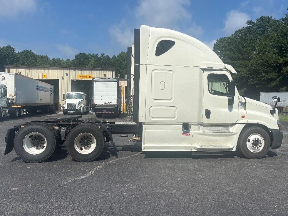 Sleeper Tractor-Heavy Duty Tractors-Freightliner-2019-Cascadia 12564ST-Gainesville-GA-617,284\n\t\tmiles-$ 48,250 - Image 8