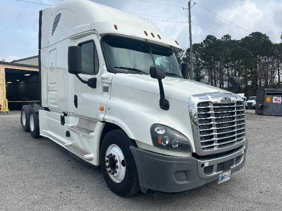 Sleeper Tractor-Heavy Duty Tractors-Freightliner-2019-Cascadia 12564ST-Garden City-GA-320,973\n\t\tmiles-$ 57,250 - Image 1