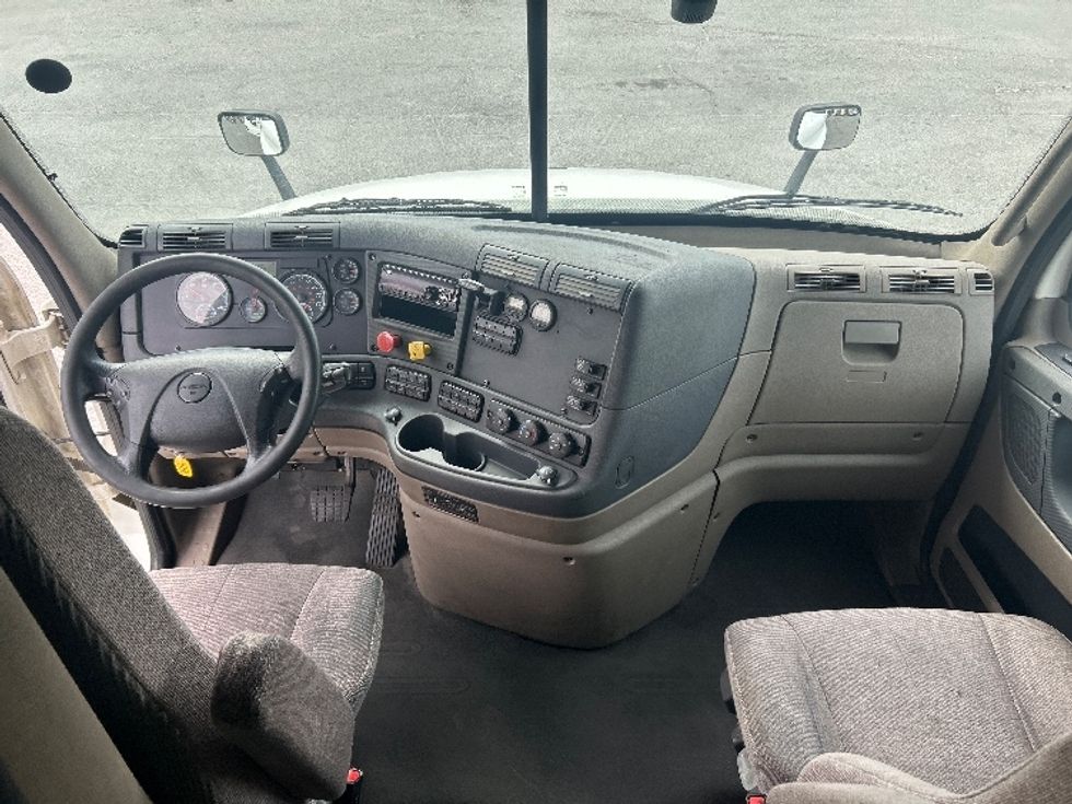 Sleeper Tractor-Heavy Duty Tractors-Freightliner-2019-Cascadia 12564ST-Garden City-GA-320,973\n\t\tmiles-$ 57,250 - Image 12