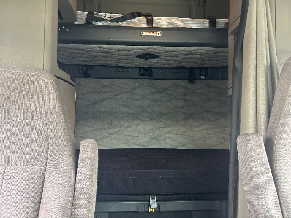 Sleeper Tractor-Heavy Duty Tractors-Freightliner-2019-Cascadia 12564ST-Garden City-GA-320,973\n\t\tmiles-$ 57,250 - Image 16