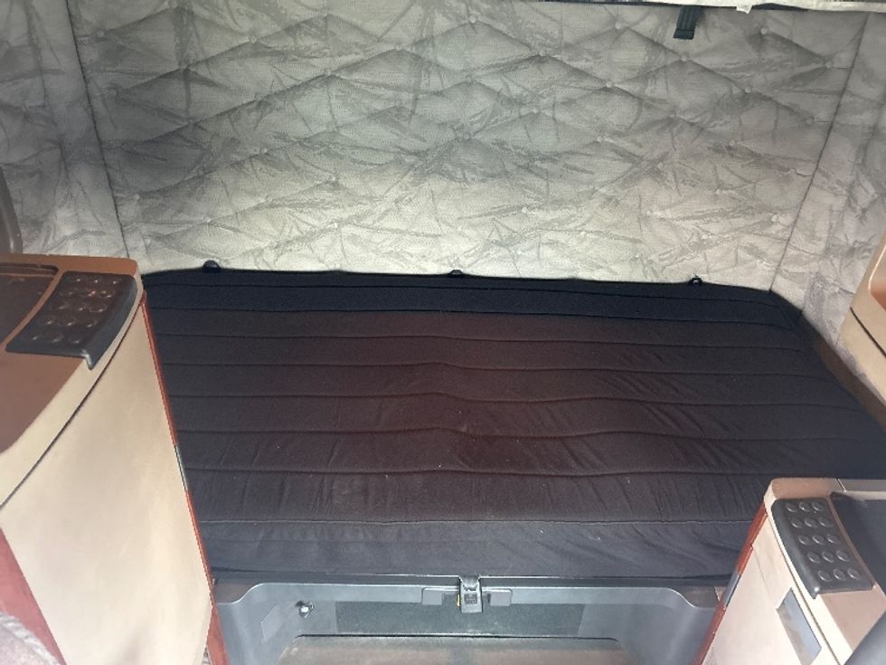 Sleeper Tractor-Heavy Duty Tractors-Freightliner-2019-Cascadia 12564ST-Garden City-GA-320,973\n\t\tmiles-$ 57,250 - Image 17