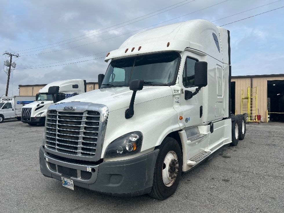 Sleeper Tractor-Heavy Duty Tractors-Freightliner-2019-Cascadia 12564ST-Garden City-GA-320,973\n\t\tmiles-$ 57,250 - Image 3