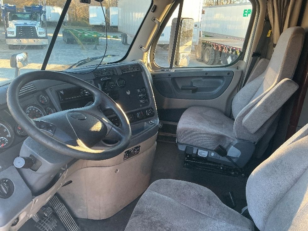 Sleeper Tractor-Heavy Duty Tractors-Freightliner-2019-Cascadia 12564ST-Garden City-GA-346,659\n\t\tmiles-$ 58,750 - Image 10