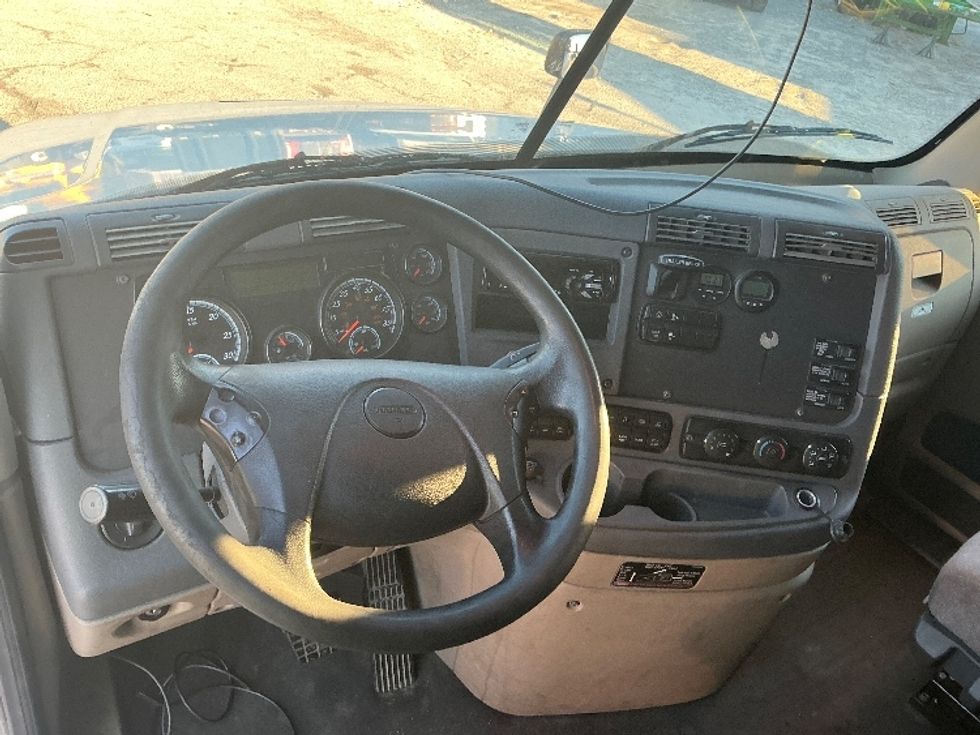 Sleeper Tractor-Heavy Duty Tractors-Freightliner-2019-Cascadia 12564ST-Garden City-GA-346,659\n\t\tmiles-$ 58,750 - Image 11