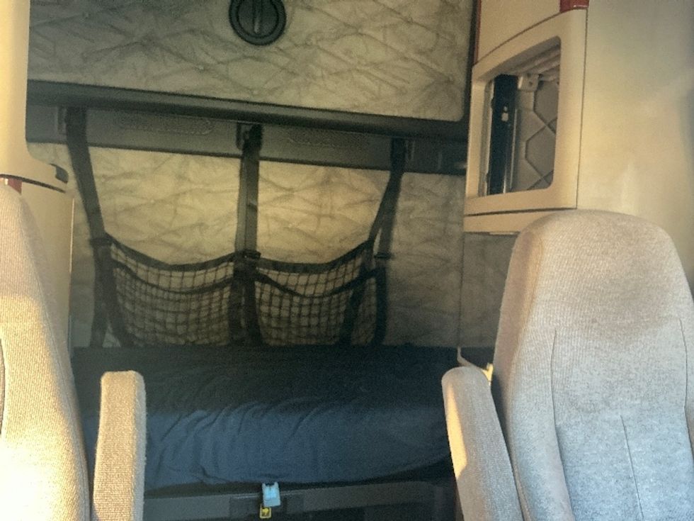 Sleeper Tractor-Heavy Duty Tractors-Freightliner-2019-Cascadia 12564ST-Garden City-GA-346,659\n\t\tmiles-$ 58,750 - Image 16