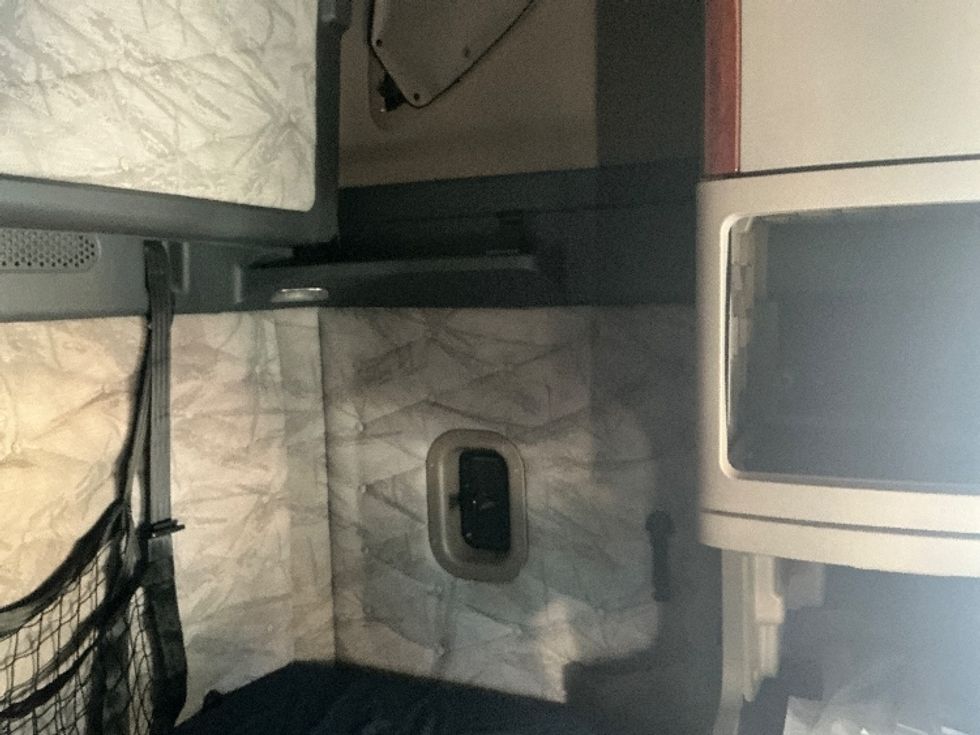 Sleeper Tractor-Heavy Duty Tractors-Freightliner-2019-Cascadia 12564ST-Garden City-GA-346,659\n\t\tmiles-$ 58,750 - Image 18