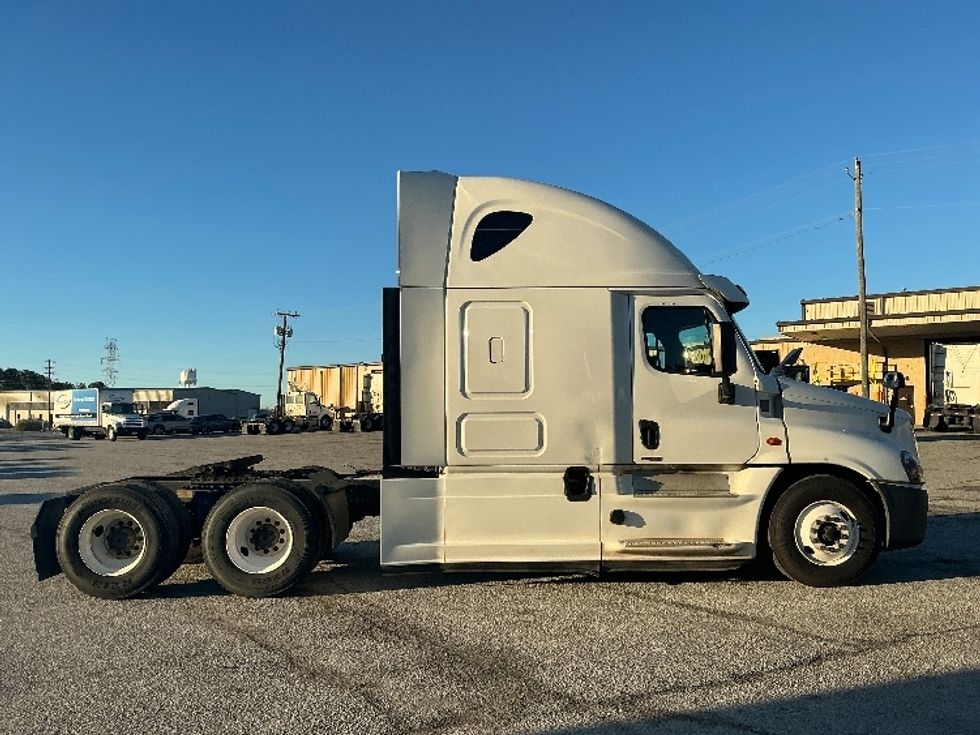 Sleeper Tractor-Heavy Duty Tractors-Freightliner-2019-Cascadia 12564ST-Garden City-GA-346,659\n\t\tmiles-$ 58,750 - Image 8