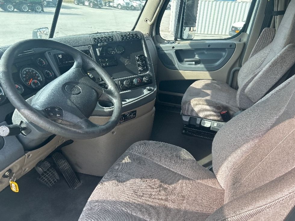 Sleeper Tractor-Heavy Duty Tractors-Freightliner-2019-Cascadia 12564ST-Garden City-GA-445,871\n\t\tmiles-$ 51,250 - Image 10