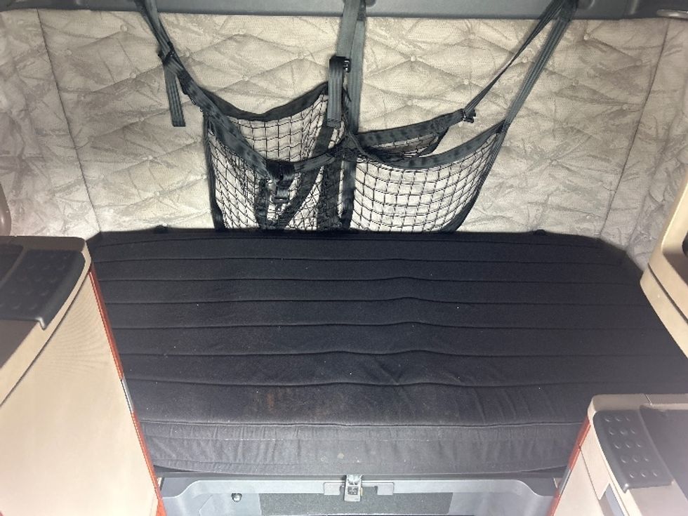 Sleeper Tractor-Heavy Duty Tractors-Freightliner-2019-Cascadia 12564ST-Garden City-GA-445,871\n\t\tmiles-$ 51,250 - Image 17