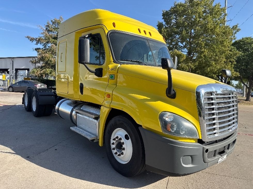 Sleeper Tractor-Heavy Duty Tractors-Freightliner-2019-Cascadia 12564ST-Garland-TX-368,476\n\t\tmiles-$ 59,250 - Image 1