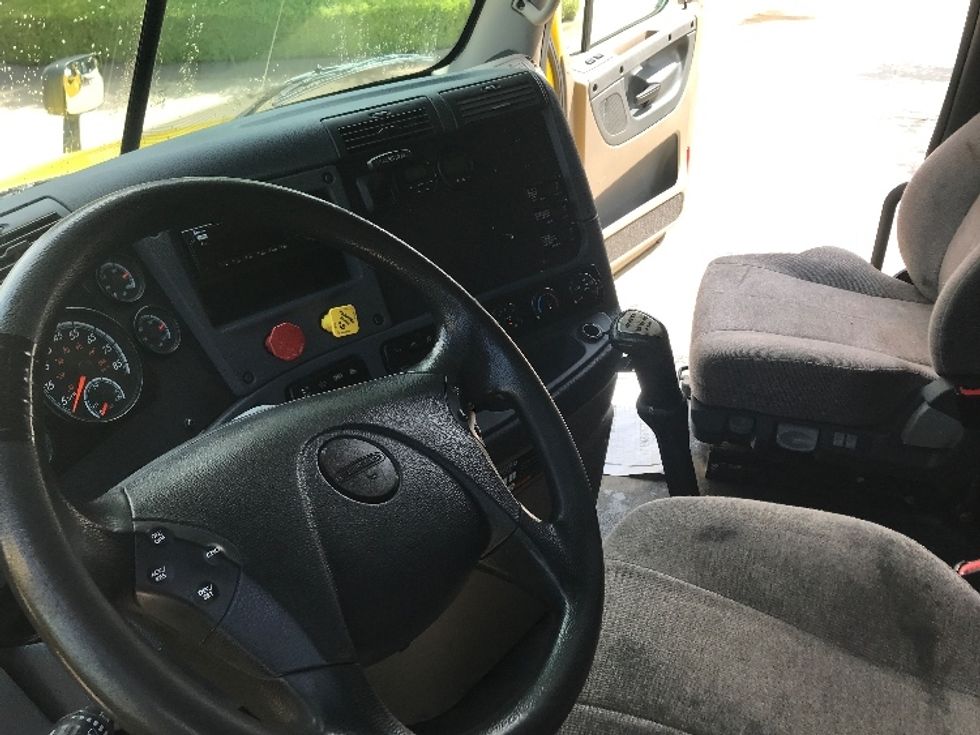 Sleeper Tractor-Heavy Duty Tractors-Freightliner-2019-Cascadia 12564ST-Garland-TX-368,476\n\t\tmiles-$ 59,250 - Image 10