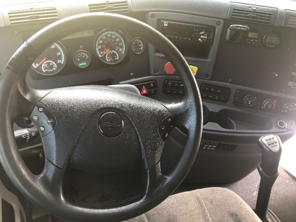 Sleeper Tractor-Heavy Duty Tractors-Freightliner-2019-Cascadia 12564ST-Garland-TX-368,476\n\t\tmiles-$ 59,250 - Image 11