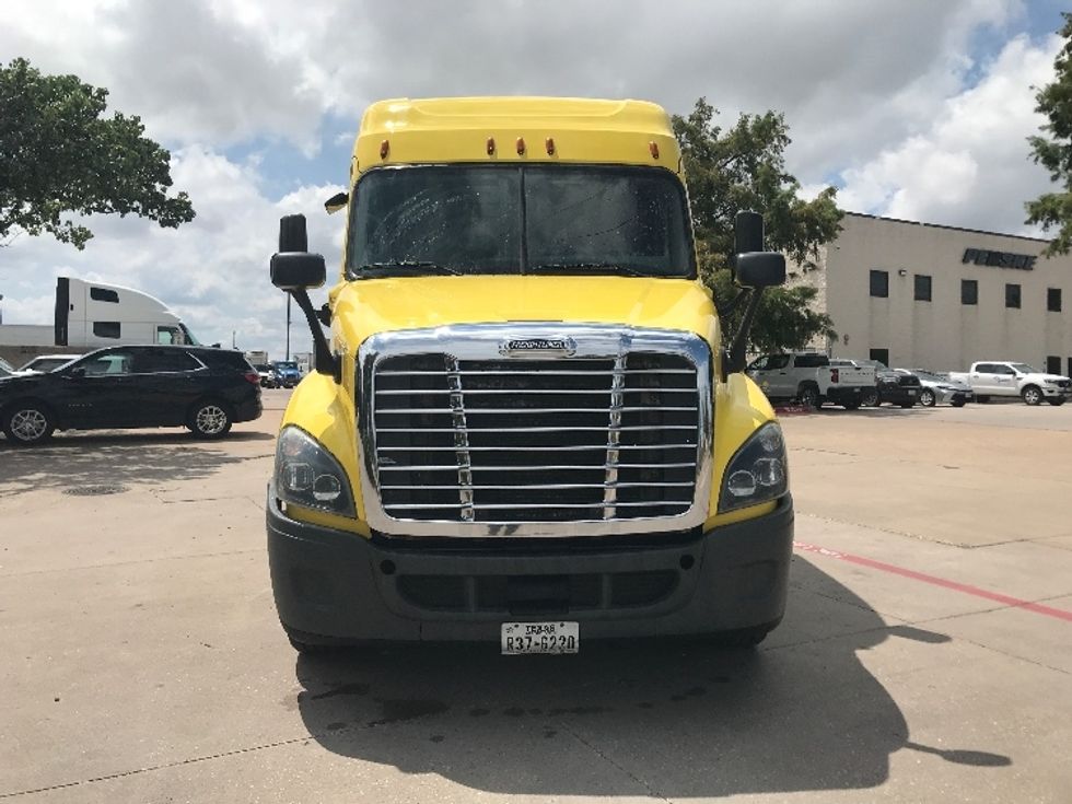 Sleeper Tractor-Heavy Duty Tractors-Freightliner-2019-Cascadia 12564ST-Garland-TX-368,476\n\t\tmiles-$ 59,250 - Image 2
