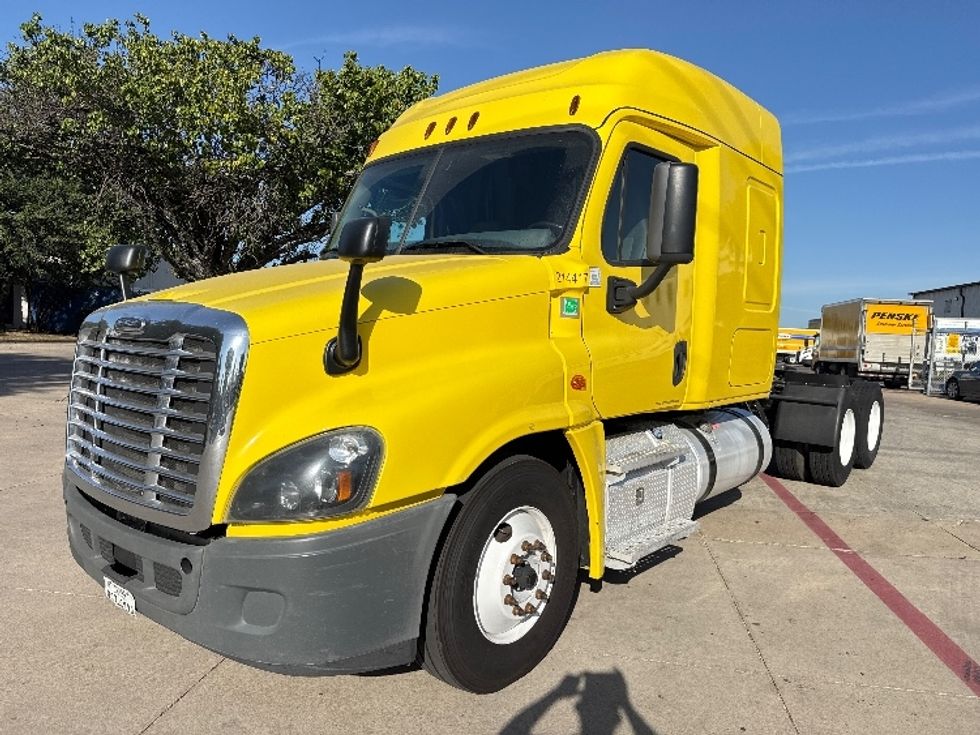 Sleeper Tractor-Heavy Duty Tractors-Freightliner-2019-Cascadia 12564ST-Garland-TX-368,476\n\t\tmiles-$ 59,250 - Image 3