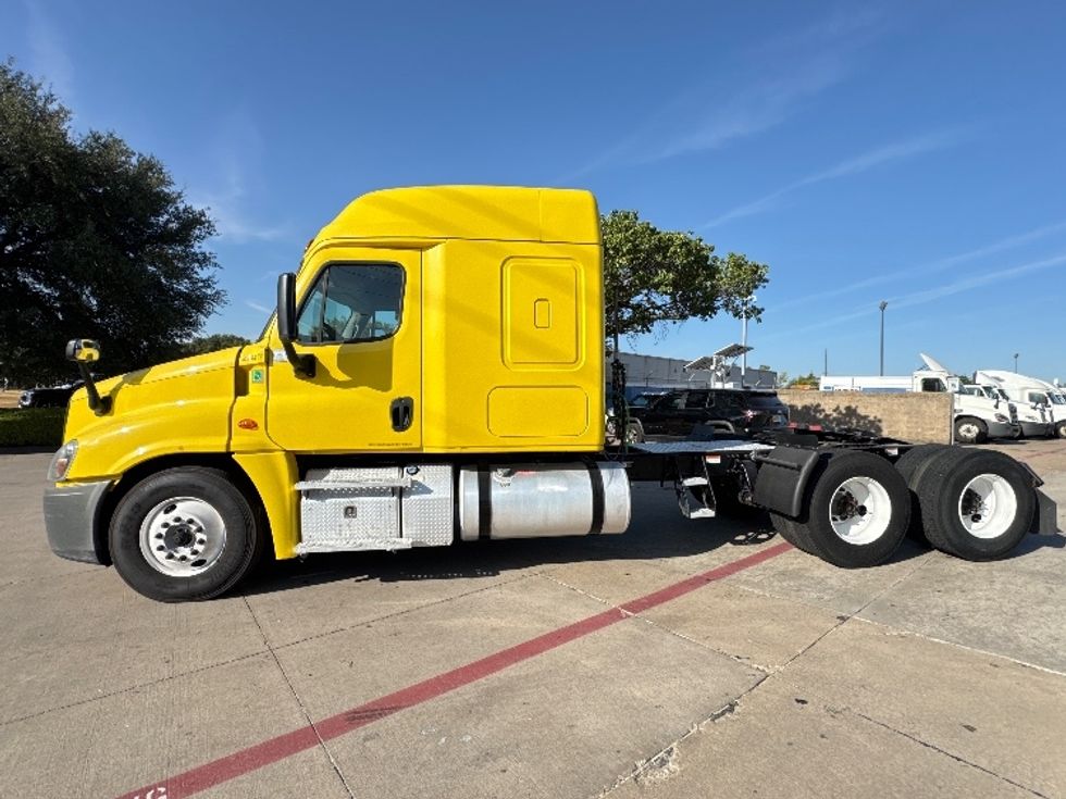 Sleeper Tractor-Heavy Duty Tractors-Freightliner-2019-Cascadia 12564ST-Garland-TX-368,476\n\t\tmiles-$ 59,250 - Image 4