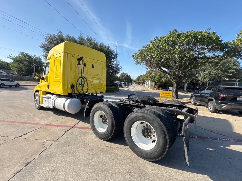 Sleeper Tractor-Heavy Duty Tractors-Freightliner-2019-Cascadia 12564ST-Garland-TX-368,476\n\t\tmiles-$ 59,250 - Image 5