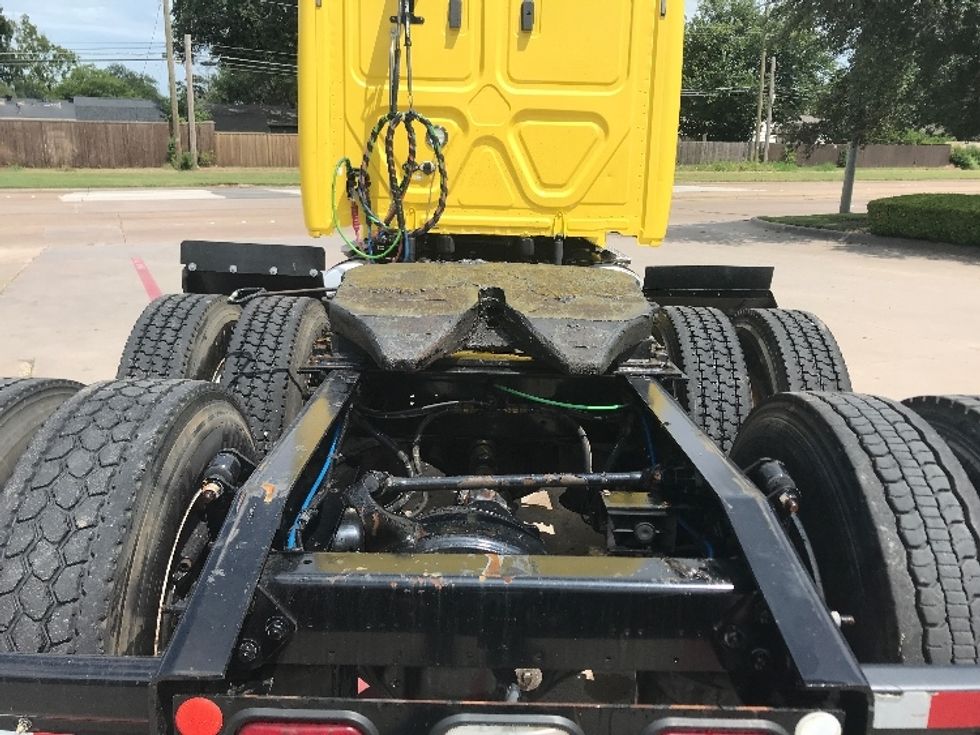 Sleeper Tractor-Heavy Duty Tractors-Freightliner-2019-Cascadia 12564ST-Garland-TX-368,476\n\t\tmiles-$ 59,250 - Image 6