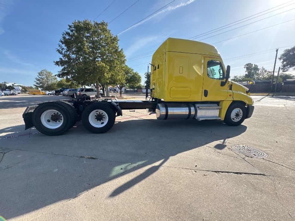 Sleeper Tractor-Heavy Duty Tractors-Freightliner-2019-Cascadia 12564ST-Garland-TX-368,476\n\t\tmiles-$ 59,250 - Image 8