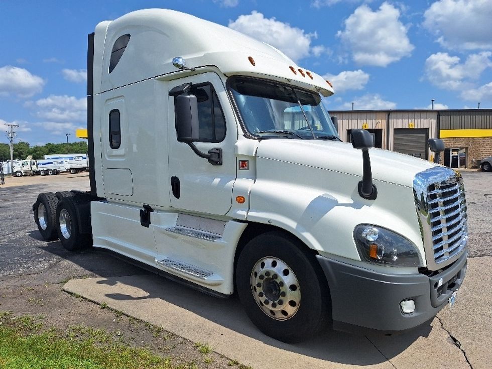 Sleeper Tractor-Heavy Duty Tractors-Freightliner-2019-Cascadia 12564ST-Goshen-IN-451,649\n\t\tmiles-$ 55,250 - Image 1