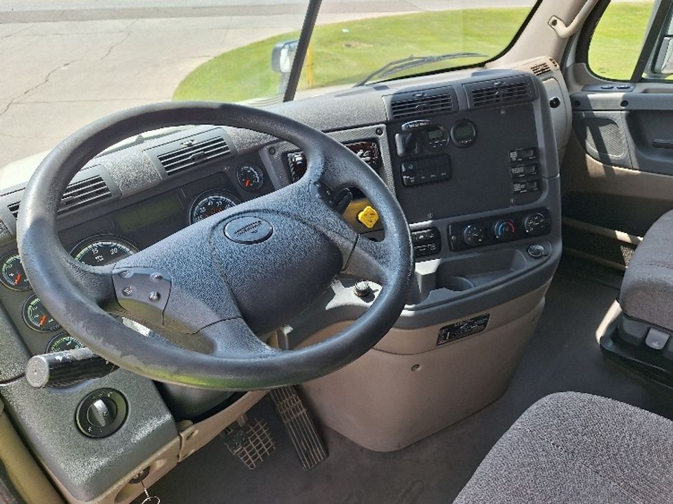 Sleeper Tractor-Heavy Duty Tractors-Freightliner-2019-Cascadia 12564ST-Goshen-IN-451,649\n\t\tmiles-$ 55,250 - Image 10