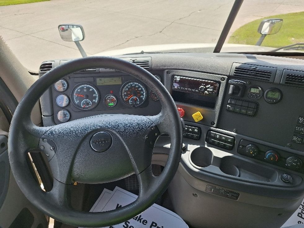 Sleeper Tractor-Heavy Duty Tractors-Freightliner-2019-Cascadia 12564ST-Goshen-IN-451,649\n\t\tmiles-$ 55,250 - Image 11