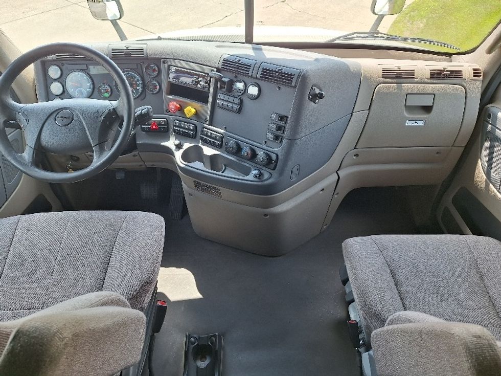 Sleeper Tractor-Heavy Duty Tractors-Freightliner-2019-Cascadia 12564ST-Goshen-IN-451,649\n\t\tmiles-$ 55,250 - Image 12