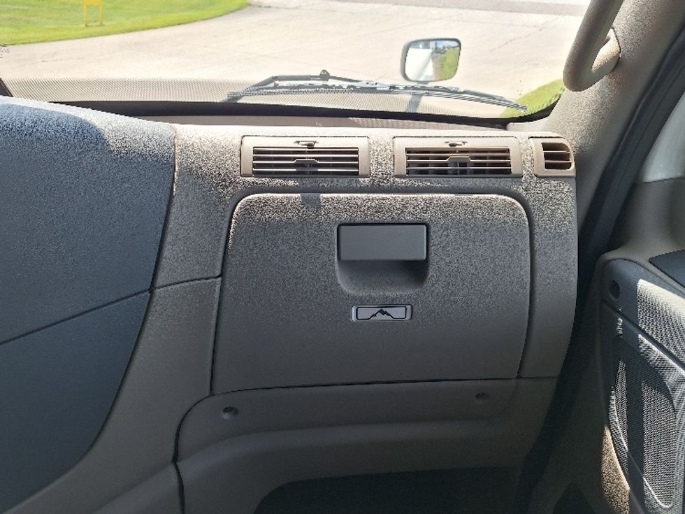 Sleeper Tractor-Heavy Duty Tractors-Freightliner-2019-Cascadia 12564ST-Goshen-IN-451,649\n\t\tmiles-$ 55,250 - Image 14