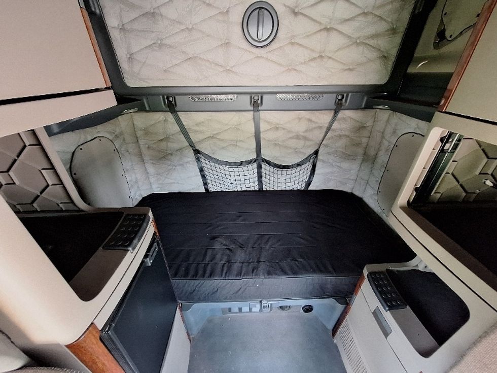 Sleeper Tractor-Heavy Duty Tractors-Freightliner-2019-Cascadia 12564ST-Goshen-IN-451,649\n\t\tmiles-$ 55,250 - Image 16