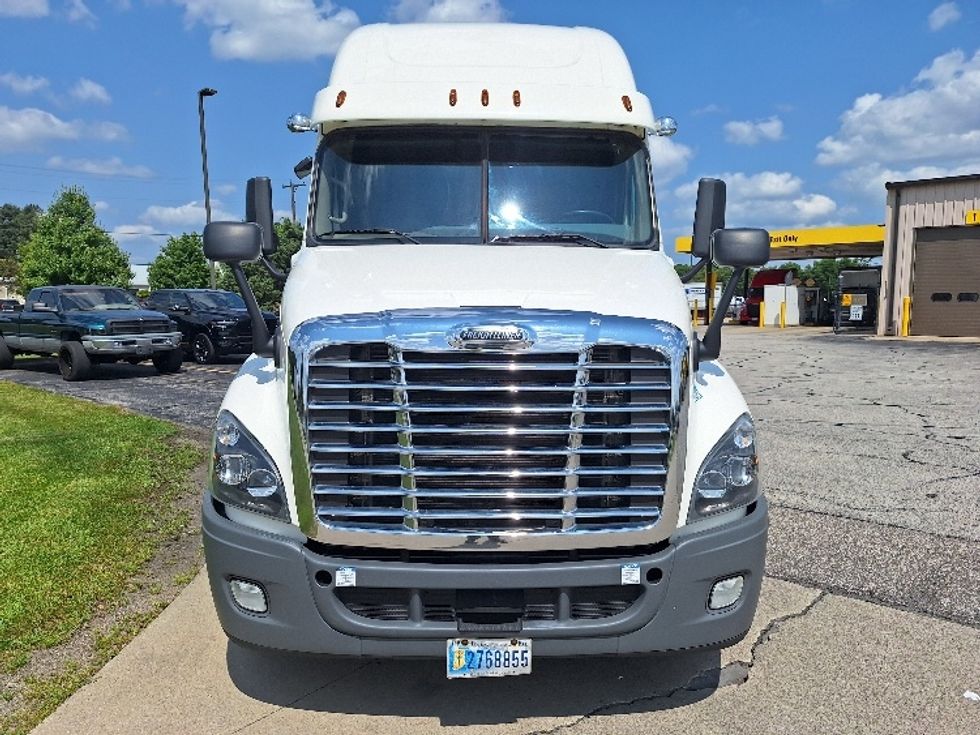 Sleeper Tractor-Heavy Duty Tractors-Freightliner-2019-Cascadia 12564ST-Goshen-IN-451,649\n\t\tmiles-$ 55,250 - Image 2