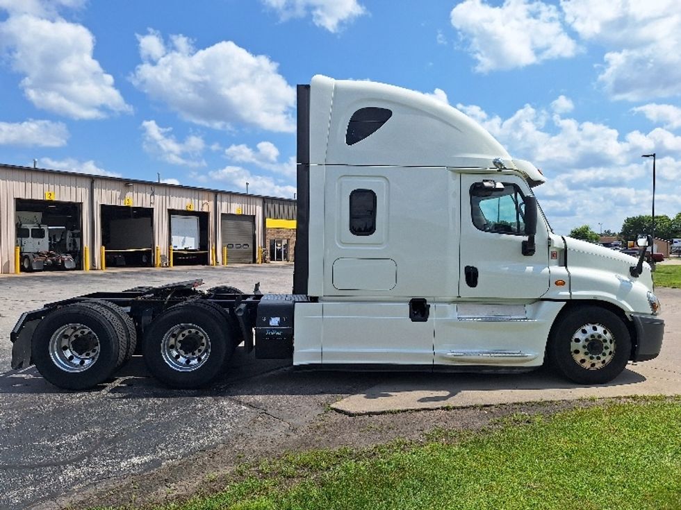Sleeper Tractor-Heavy Duty Tractors-Freightliner-2019-Cascadia 12564ST-Goshen-IN-451,649\n\t\tmiles-$ 55,250 - Image 8