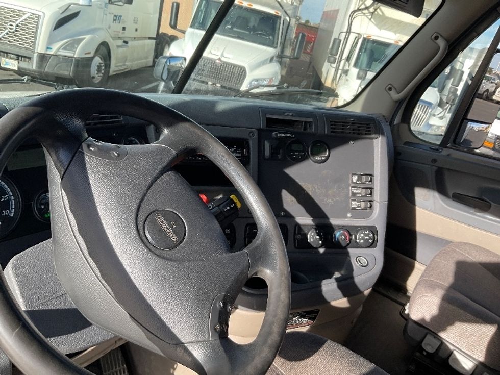 Sleeper Tractor-Heavy Duty Tractors-Freightliner-2019-Cascadia 12564ST-Greeley-CO-472,339\n\t\tmiles-$ 53,000 - Image 10