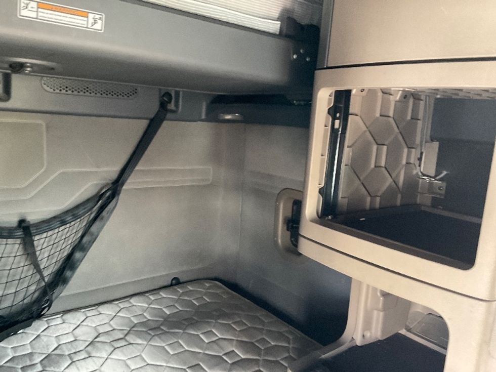 Sleeper Tractor-Heavy Duty Tractors-Freightliner-2019-Cascadia 12564ST-Greeley-CO-472,339\n\t\tmiles-$ 53,000 - Image 16